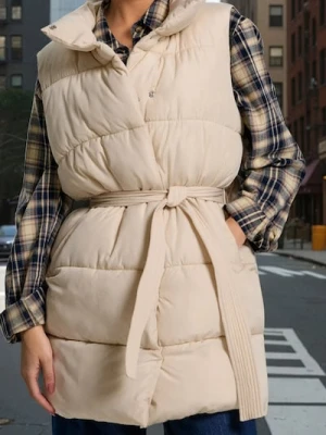 Sinsay - Pikowana kamizelka ze stójką - kremowy