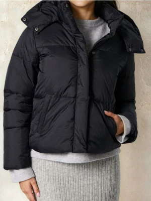 Sinsay - Pikowana kurtka puffer - czarny