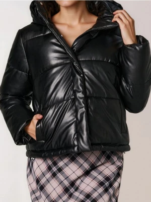 Sinsay - Pikowana kurtka puffer - czarny