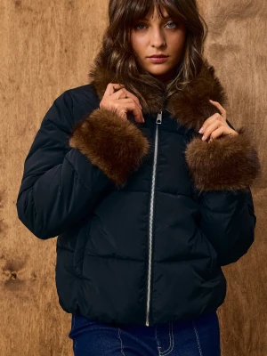 Sinsay - Pikowana kurtka puffer z futerkiem - czarny