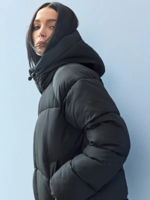 Sinsay - Pikowana kurtka puffer z kapturem - czarny