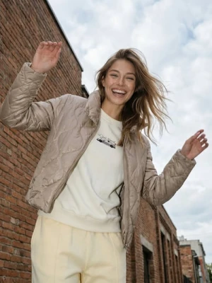 Sinsay - Pikowana kurtka ze stójką - beżowy