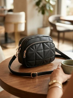 Sinsay - Pikowana torebka na ramię z regulowanym paskiem - czarny