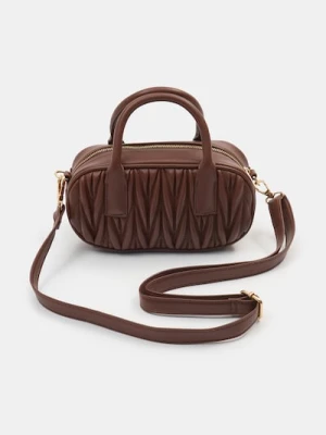 Sinsay - Pikowana torebka z imitacji skóry z długim paskiem - beżowy