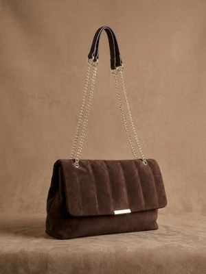 Sinsay - Pikowana torebka z łańcuszkiem z imitacji skóry - brązowy