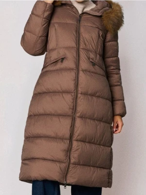 Sinsay - Pikowany płaszcz z kapturem - brązowy