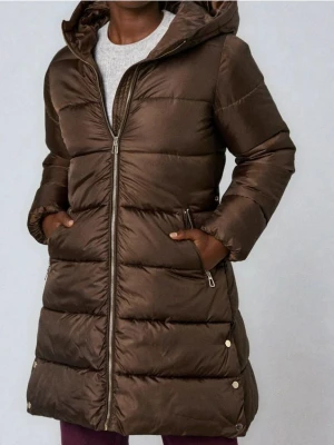 Sinsay - Pikowany płaszcz z kapturem - brązowy