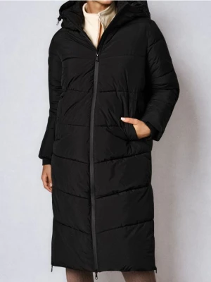 Sinsay - Pikowany płaszcz z kapturem - czarny