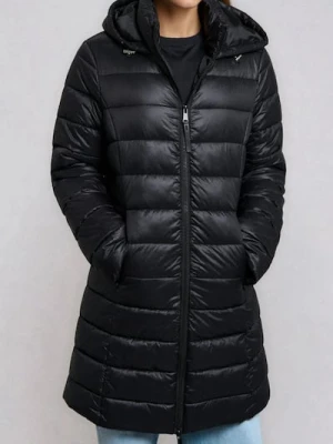 Sinsay - Pikowany płaszcz z kapturem - czarny