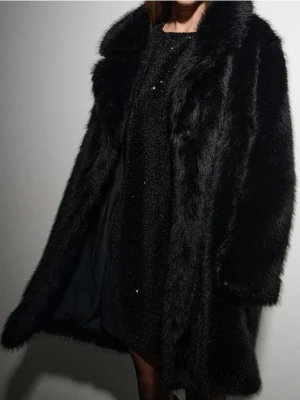 Sinsay - Płaszcz z futerkiem ocieplanym - czarny