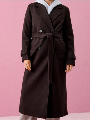 Sinsay - Płaszcz z paskiem i ozdobnymi guzikami - brązowy