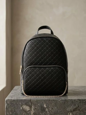 Sinsay - Plecak z pikowanym wzorem i złotym łańcuszkiem - czarny