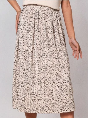 Sinsay - Plisowana spódnica midi w delikatny print - kremowy