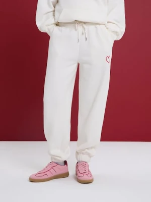 Sinsay - Polarowe spodnie jogger - kremowy