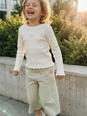 Sinsay - Prążkowana koszulka - kremowy