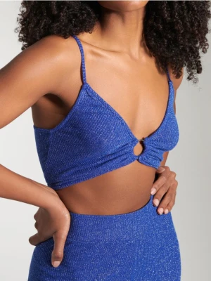 Sinsay - Prążkowana koszulka z połyskiem i pierścieniem na dekolcie - niebieski