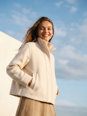 Sinsay - Prążkowana kurtka ze stójką - kremowy