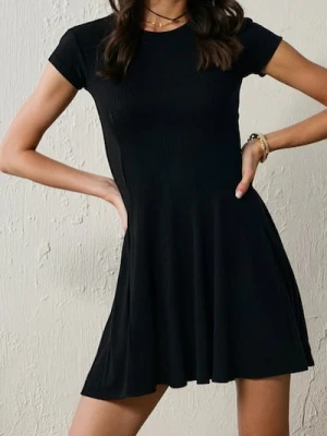 Sinsay - Prążkowana sukienka mini - czarny