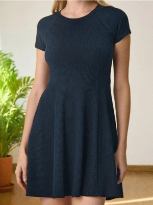 Sinsay - Prążkowana sukienka mini - granatowy