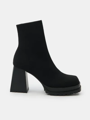 Sinsay - Prążkowane botki - czarny