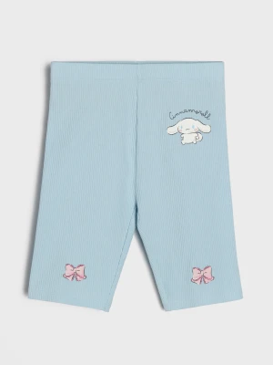 Sinsay - Prążkowane legginsy z nadrukiem Cinnamoroll - błękitny