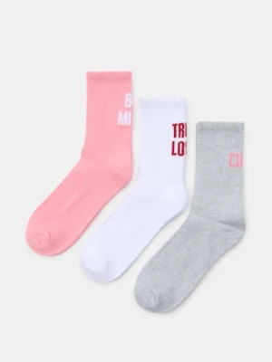 Sinsay - Prążkowane skarpetki z motywem walentynkowym 3 pack - biały