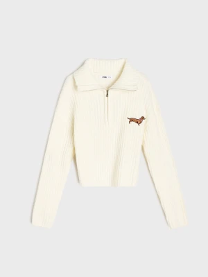 Sinsay - Prążkowany sweter half-zip z haftem jamnika - kremowy