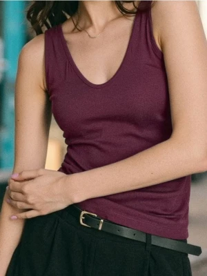 Sinsay - Prążkowany top z dekoltem V - fioletowy