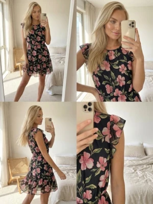 Sinsay - Rozkloszowana sukienka mini w kwiaty - wielobarwny