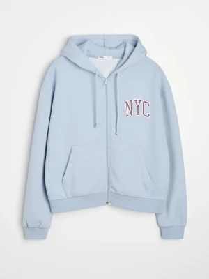 Sinsay - Rozpinana bluza hoodie z kieszeniami i napisem NYC - błękitny