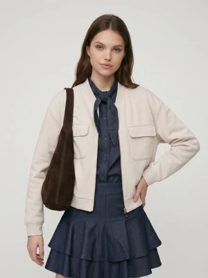 Sinsay - Rozpinana bluza z domieszką wiskozy i kieszeniami soft touch - kremowy