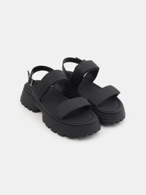 Sinsay - Sandały na platformie z imitacji skóry - czarny