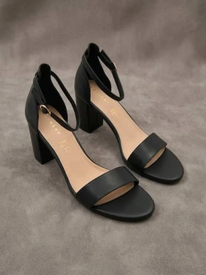 Sinsay - Sandały na słupku ze skórzaną wkładką - czarny