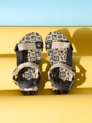 Sinsay - Sandały z ozdobnym wzorem zapinane na regulowany rzep - beżowy