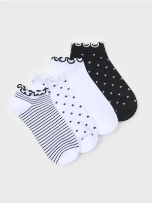 Sinsay - Skarpetki z falbanką 4 pack - biały