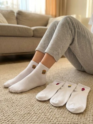 Sinsay - Skarpetki z haftem 4 pack - biały