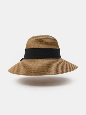 Sinsay - Słomkowy kapelusz z ozdobną wstążką - beżowy