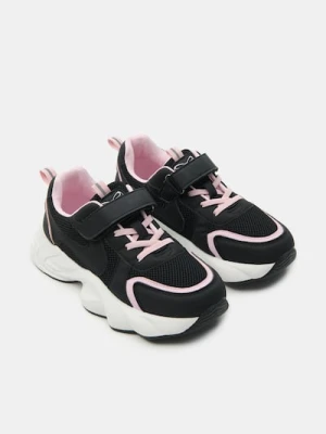 Sinsay - Sneakersy dwukolorwe zapinane na rzep - czarny