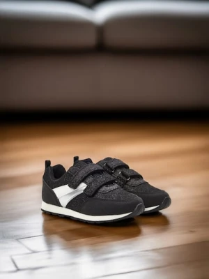 Sinsay - Sneakersy na rzepy - czarny