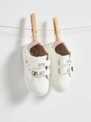 Sinsay - Sneakersy na rzepy Winnie the Pooh - biały