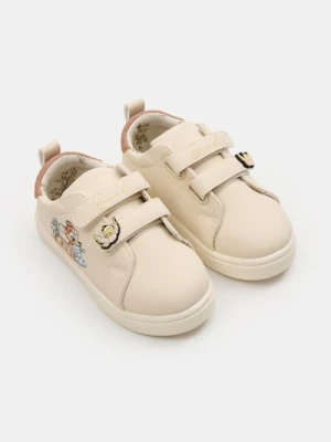 Sinsay - Sneakersy na rzepy z nadrukiem w środku Bambi - beżowy