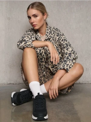 Sinsay - Sneakersy sznurowane - czarny