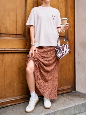 Sinsay - Sneakersy sznurowane z imitacją skóry - kremowy