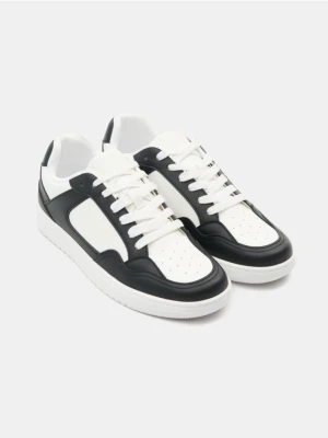 Sinsay - Sneakersy sznurowane z imitacją skóry - wielobarwny