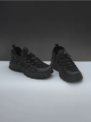 Sinsay - Sneakersy w klasycznej czernii - czarny