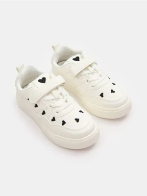 Sinsay - Sneakersy z haftem - biały