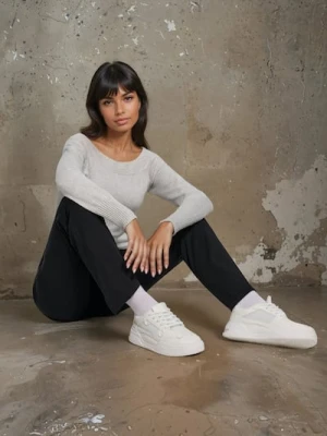 Sinsay - Sneakersy z imitacją skóry - biały