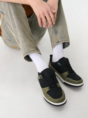 Sinsay - Sneakersy z imitacji nabuku - khaki