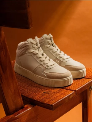 Sinsay - Sneakersy z imitacji skóry - beżowy