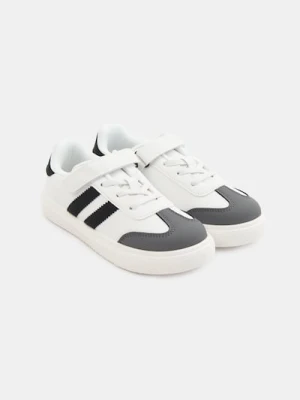 Sinsay - Sneakersy z imitacji skóry - biały